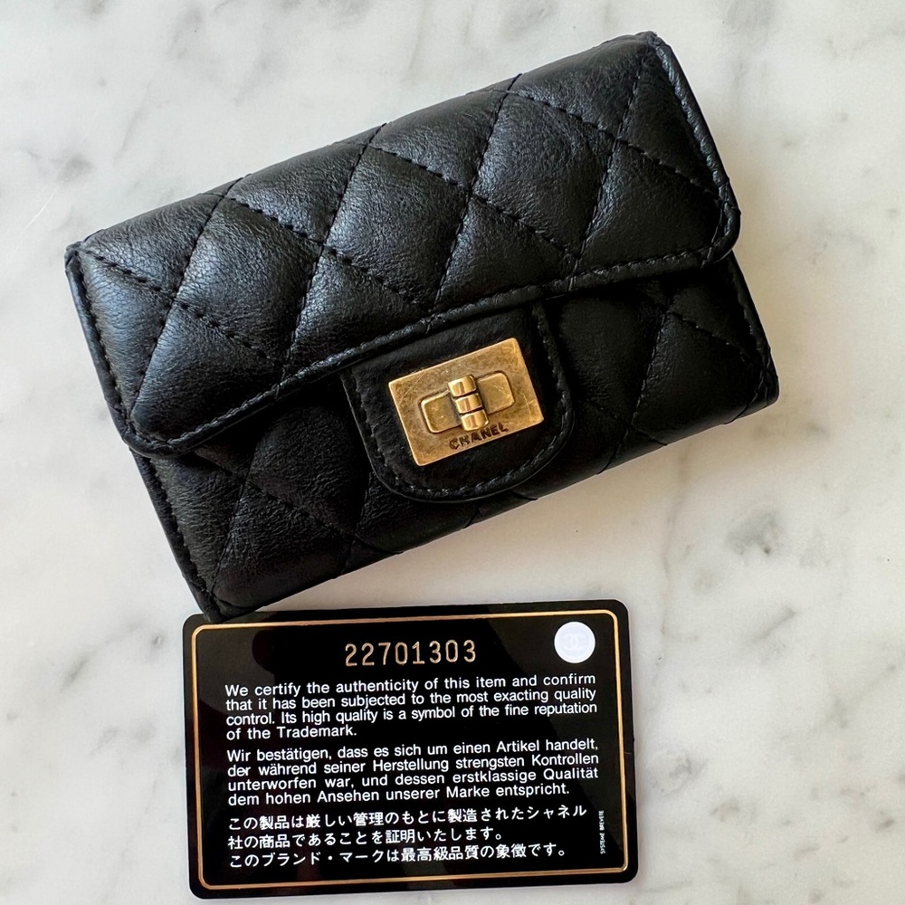 CHANEL 2.55 Reissue  coin, card wallet  in black